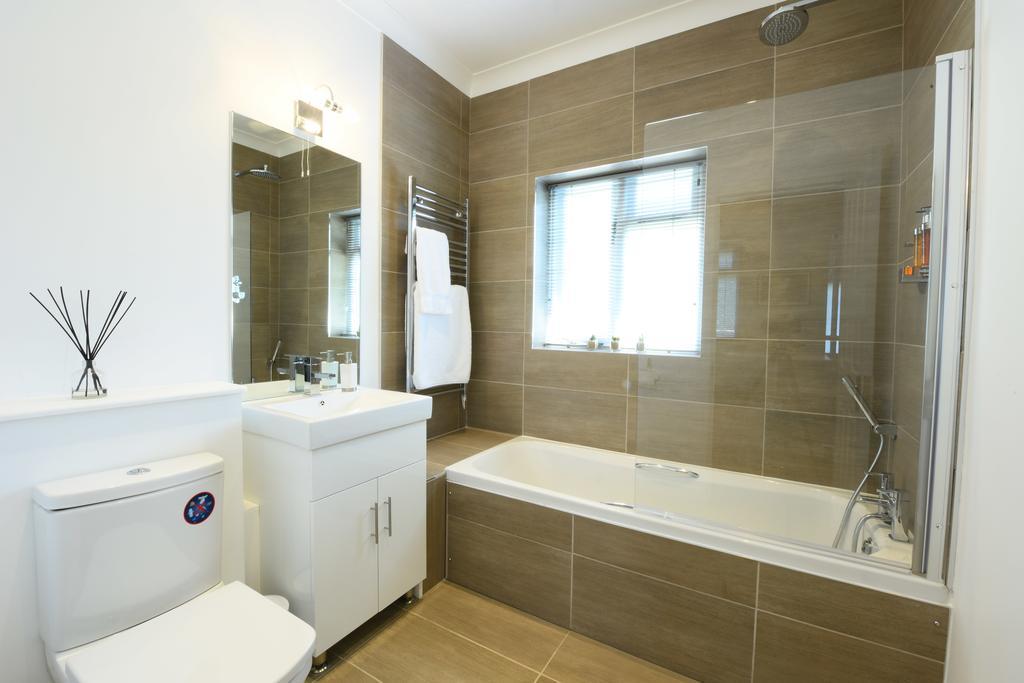 Woodstock Suites Charlton  Exteriör bild